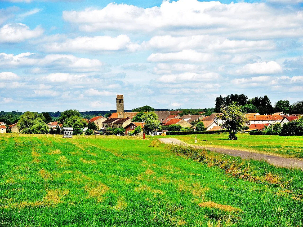 Le village d'Anjeux, vu côté Sud.